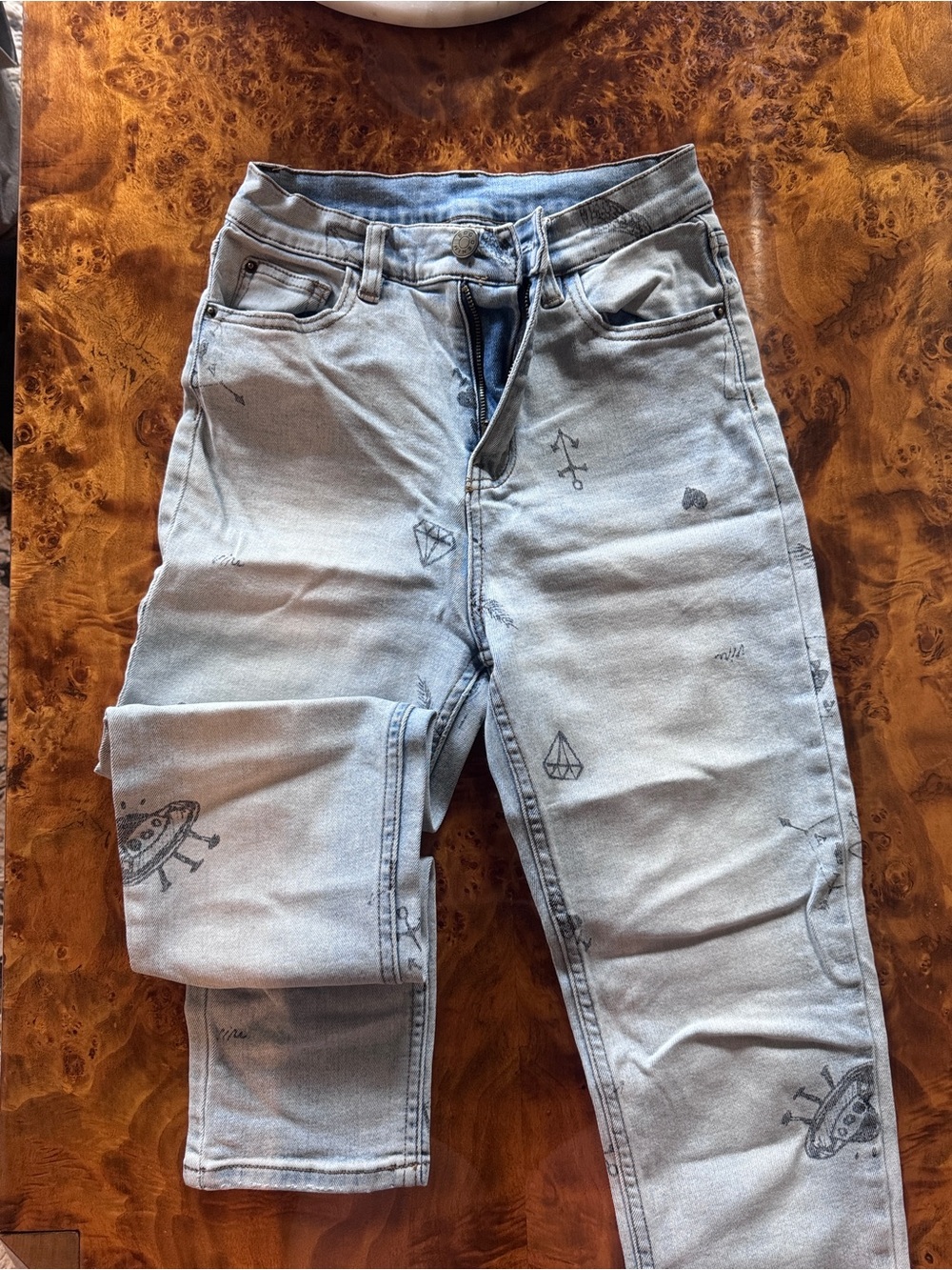 Light Wash BDG women’s girlfriend graphic Jeans